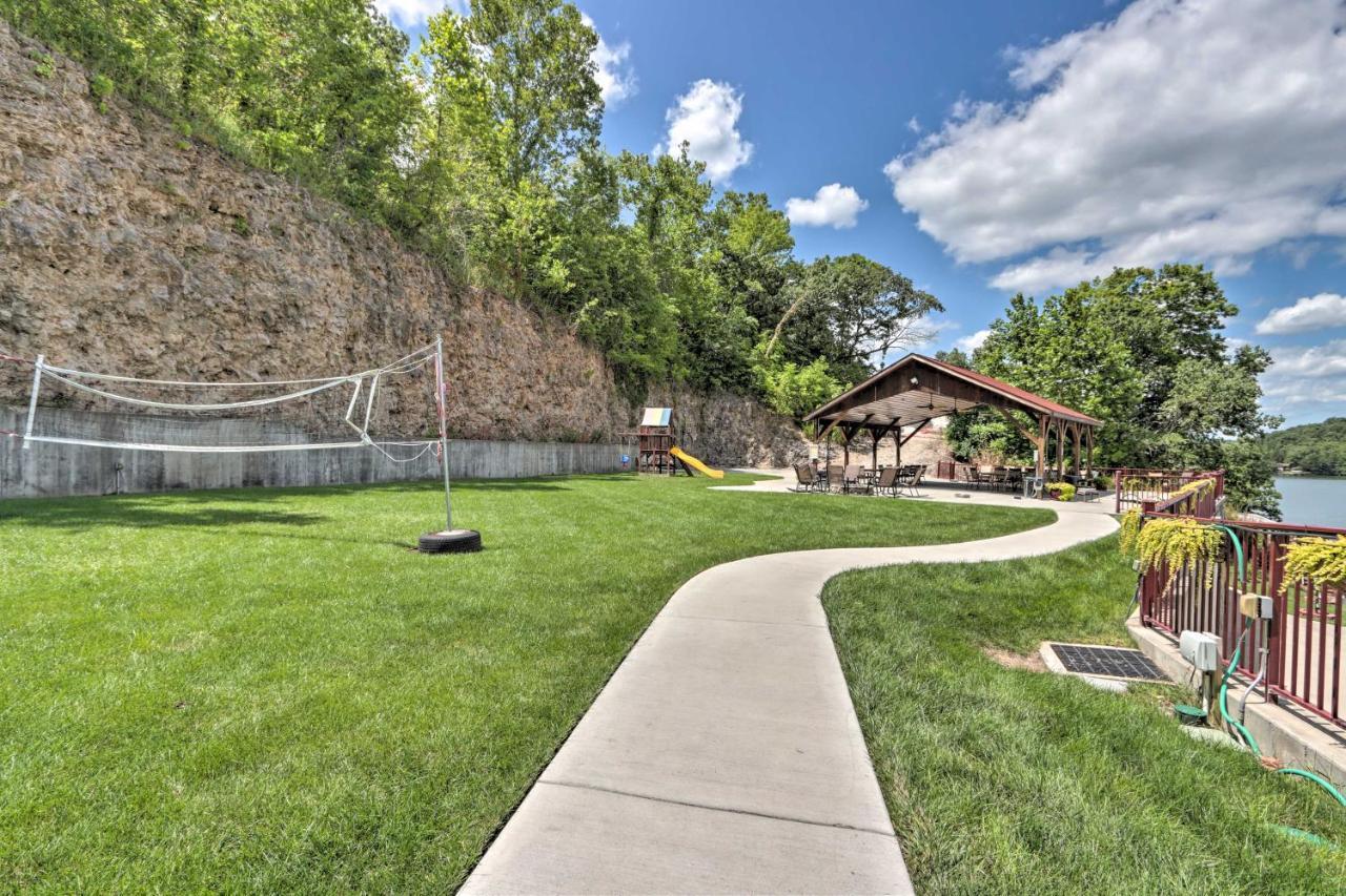 The Lake Escape With Balcony And Pool Access! Camdenton Zewnętrze zdjęcie